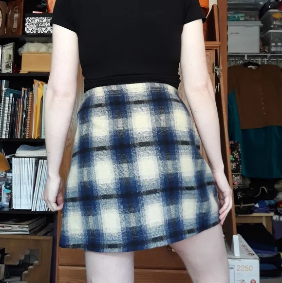 90s AE Plaid Mini Skirt - Picture 3 of 6